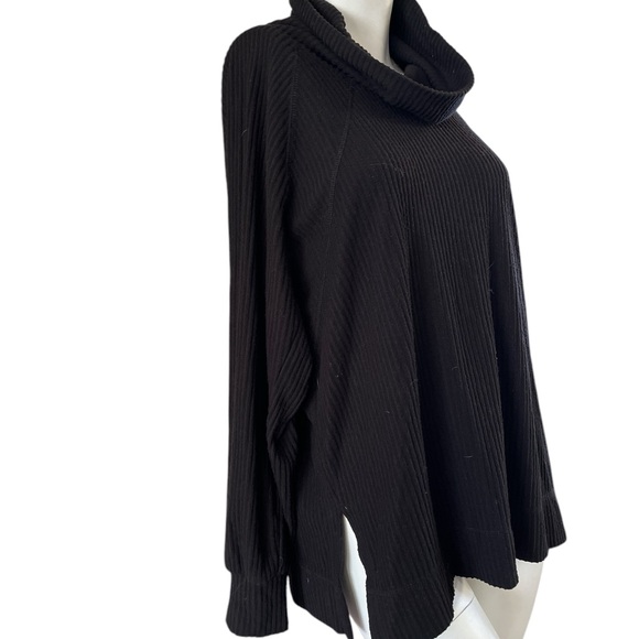 Super cute Jane and Delancey turtleneck sweater - Picture 3 of 7